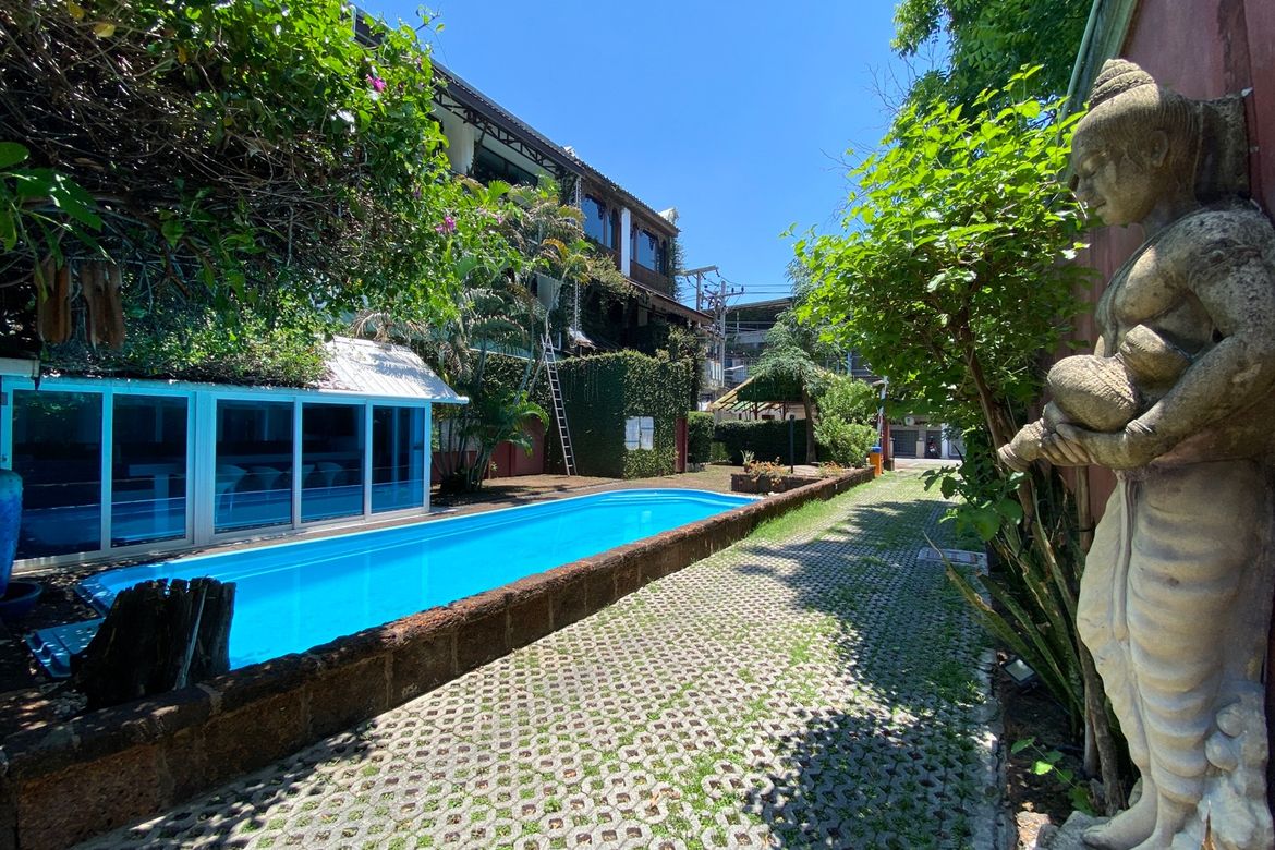 26 rooms hotel and 22 rooms mansion for sale in Muang Chiang Mai-P-PCCS1124