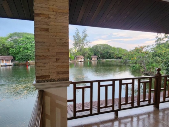 A large fishing park with restaurant for sale in Saraphi