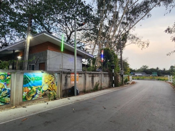 A large fishing park with restaurant for sale in Saraphi