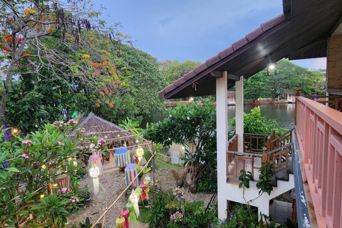 A large fishing park with restaurant for sale in Saraphi