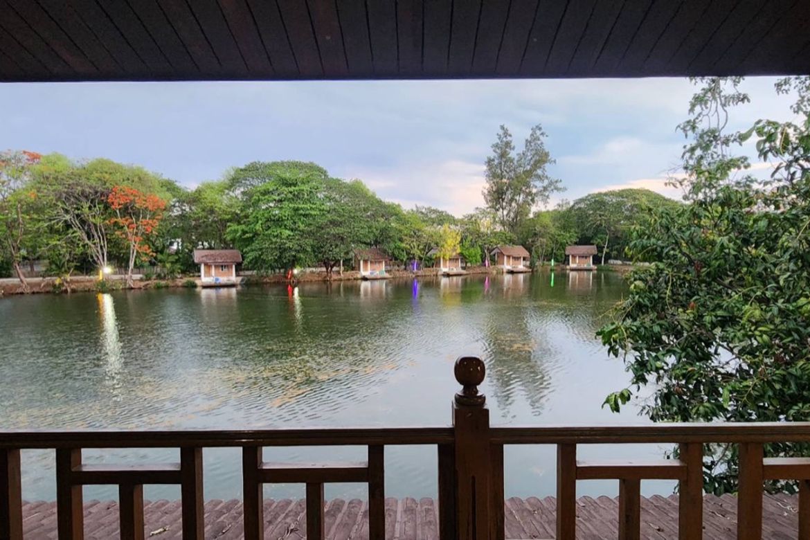 A large fishing park with restaurant for sale in Saraphi