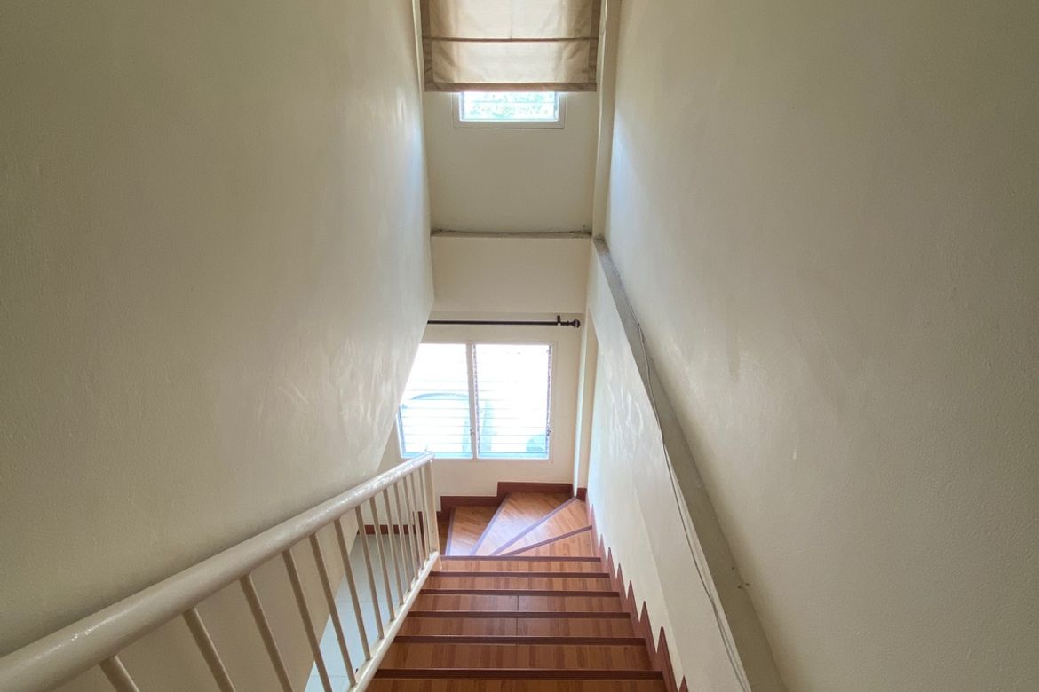 A commercial building for sale in Muang Chiang Mai-P-PCCS906