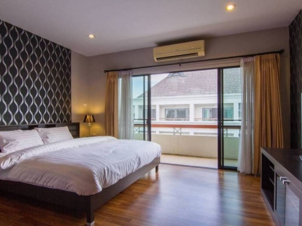 Penthouse condo for Sale in Kankanok (Jed Yod Greenery Hill) Condo near Maya Mall