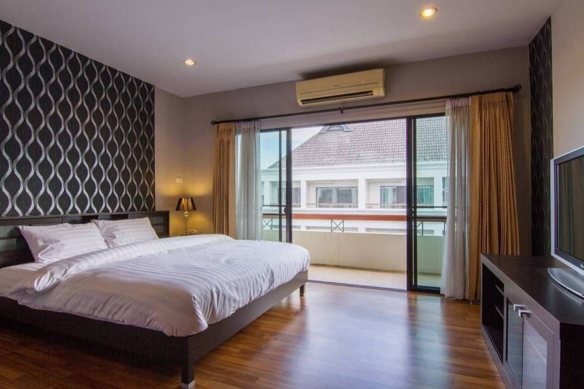 Penthouse condo for Sale in Kankanok (Jed Yod Greenery Hill) Condo near Maya Mall