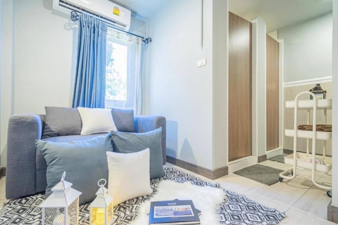 safe with key card system to enter and exit the building. The building is airy and well--CMB-CMB04820