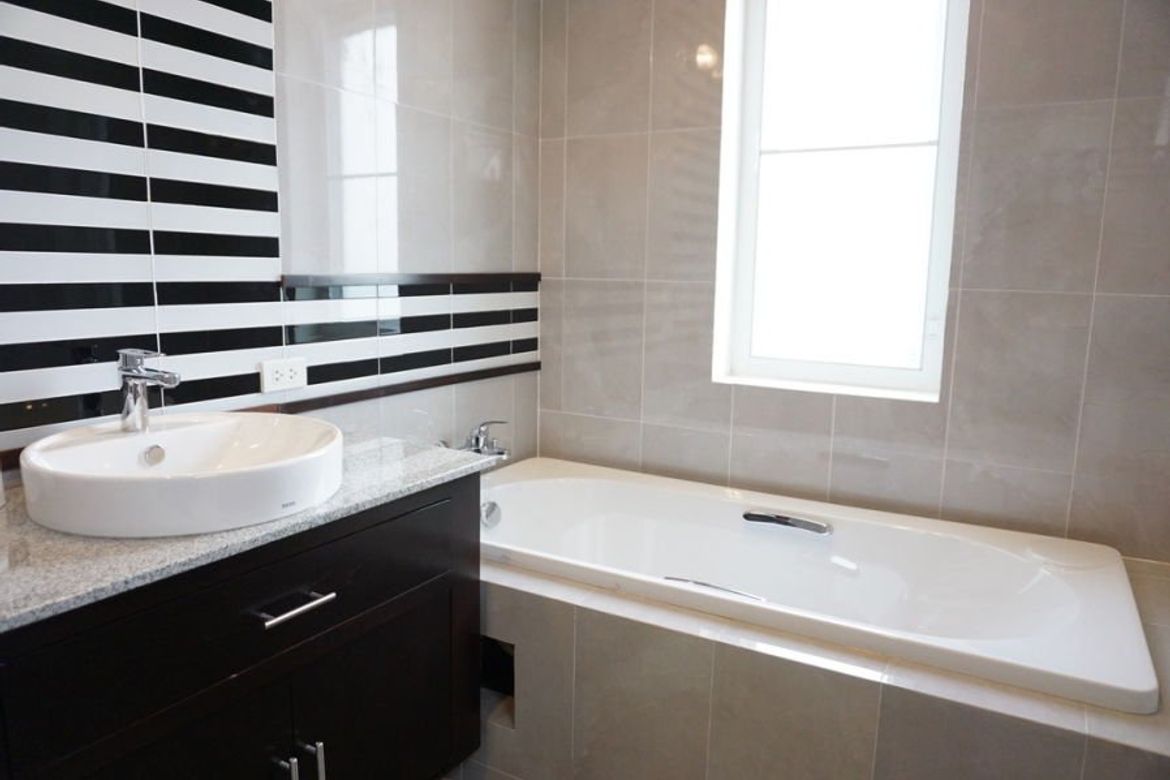 Brand new house with a private pool for rent in San Sai