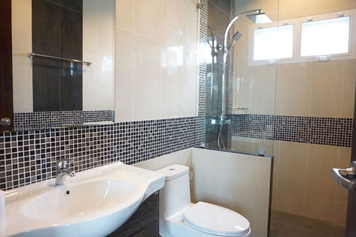 Brand new house with a private pool for rent in San Sai