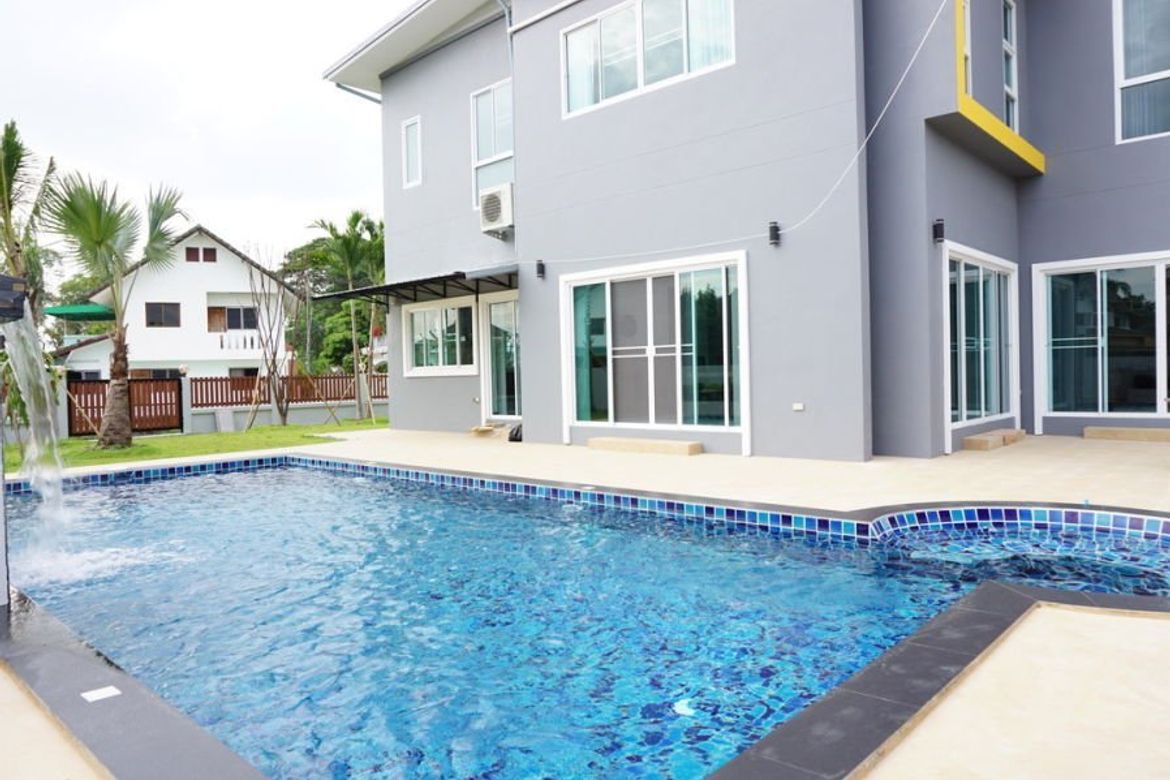 Brand new house with a private pool for rent in San Sai