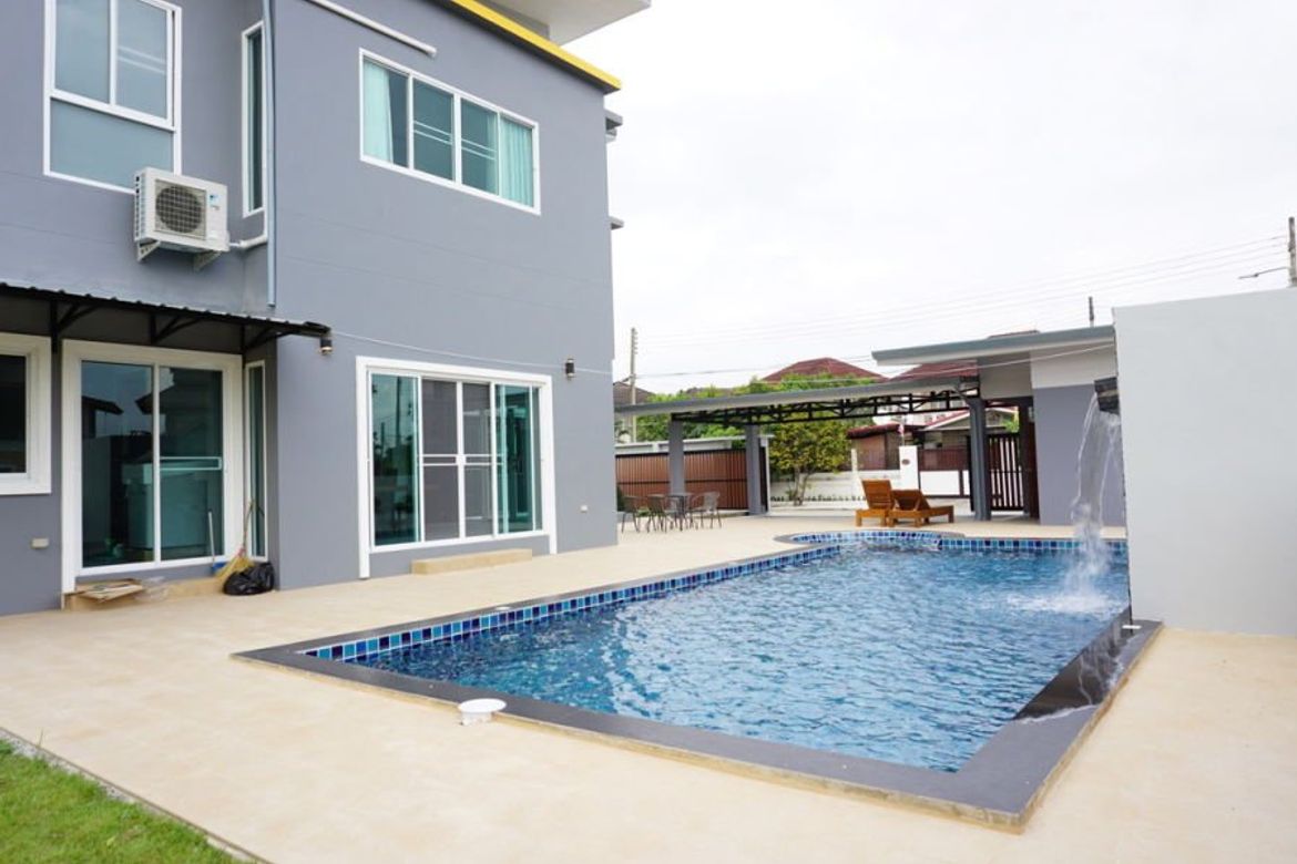 Brand new house with a private pool for rent in San Sai