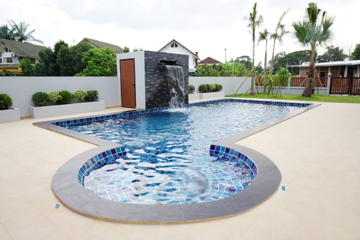 Brand new house with a private pool for rent in San Sai