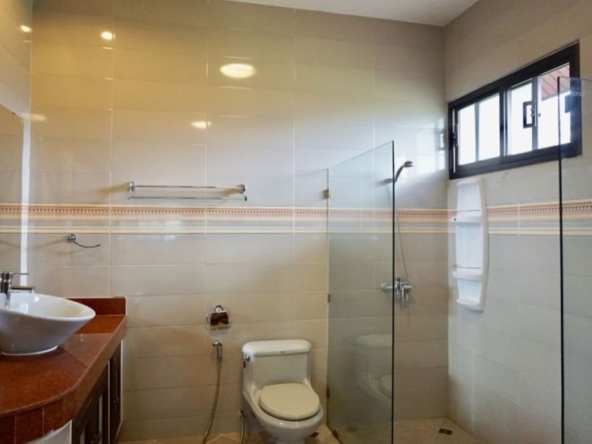 5 bed family home with private pool for rent in Hang Dong area