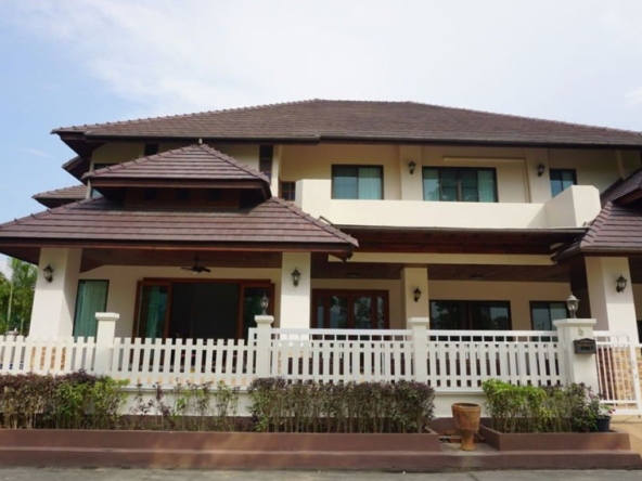5 bed family home with private pool for rent in Hang Dong area