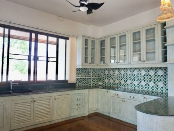 5 bed family home with private pool for rent in Hang Dong area