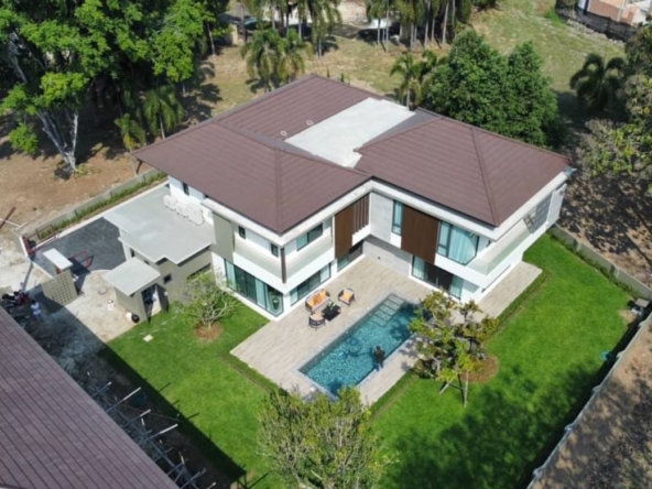 Luxury Pool Villa Model style for Sale in Green Valley project