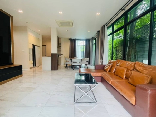 near Ruamchok mall and Central Festival-CMB-CMB04762