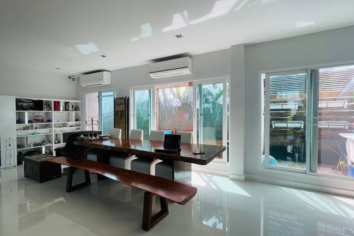 For rent: Luxury American Cottage house in the Laddarom Elegance Project