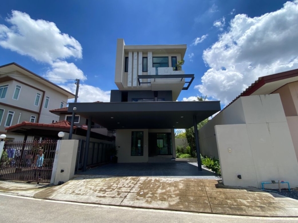 A modern 3 bed house for rent in Muang Chiang Mai-P-PHR977