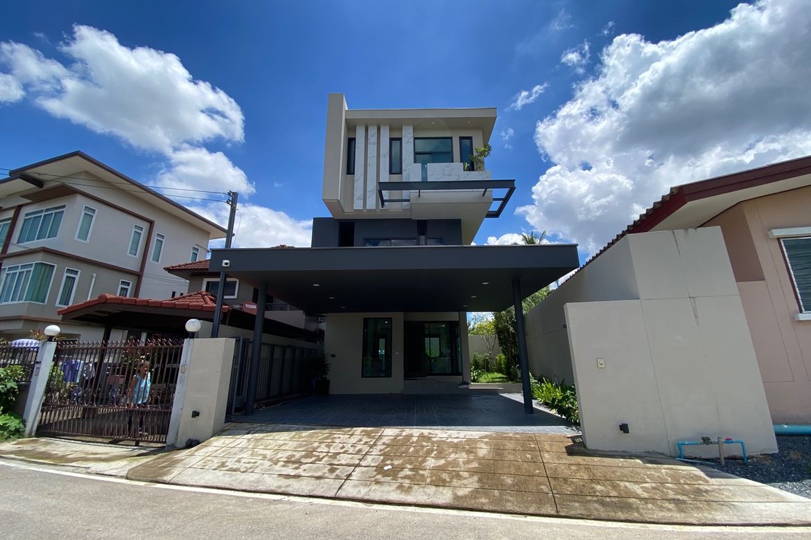A modern 3 bed house for rent in Muang Chiang Mai-P-PHR977