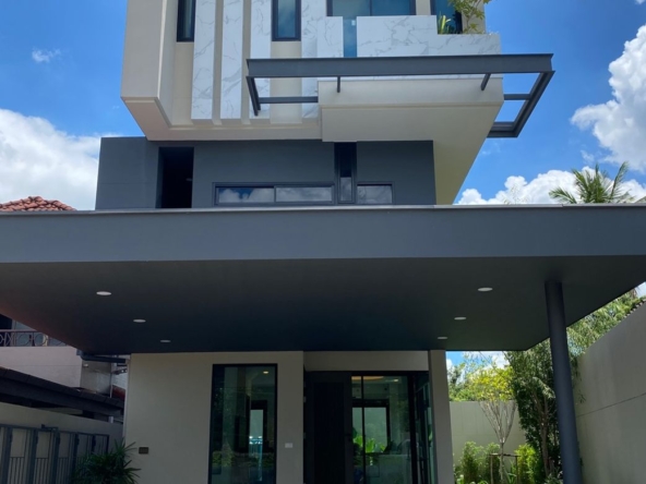 A modern 3 bed house for rent in Muang Chiang Mai-P-PHR977
