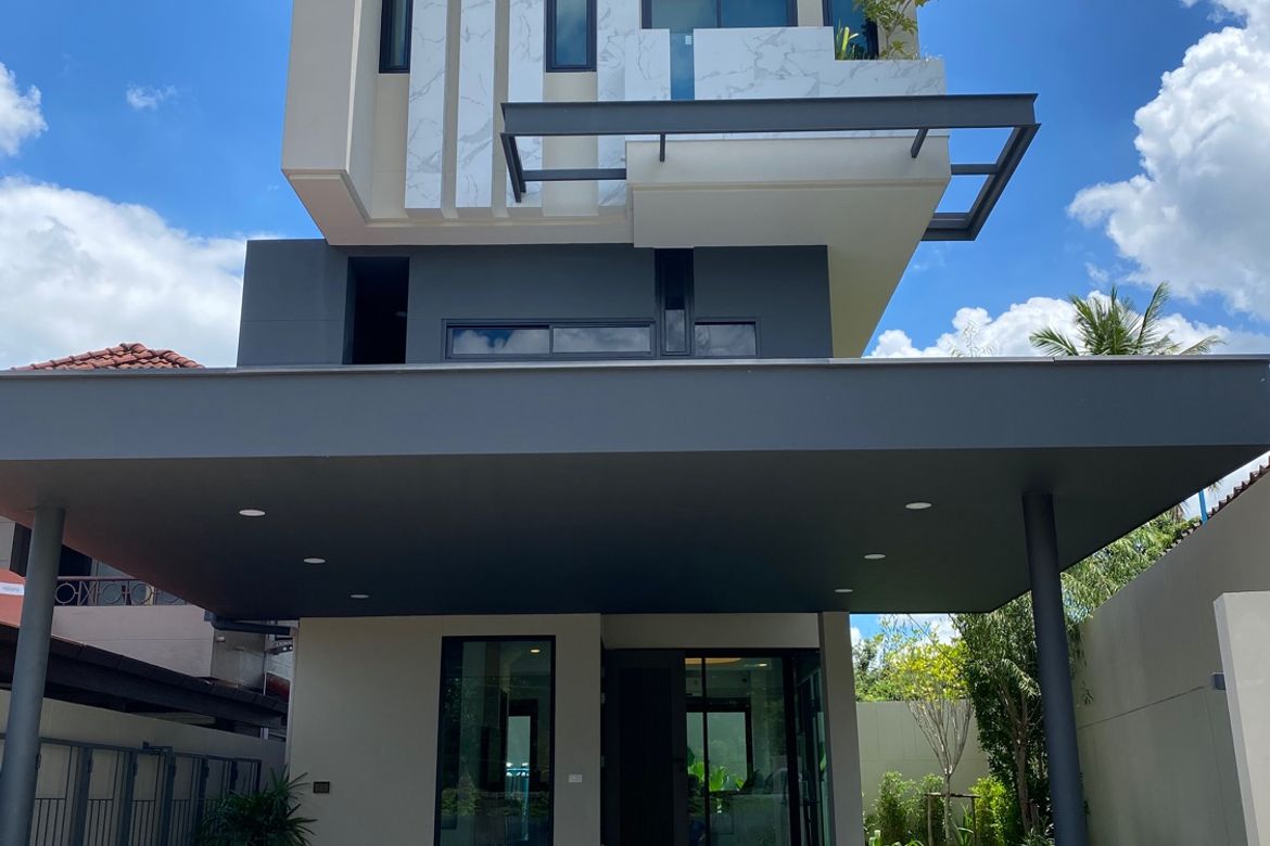 A modern 3 bed house for rent in Muang Chiang Mai-P-PHR977
