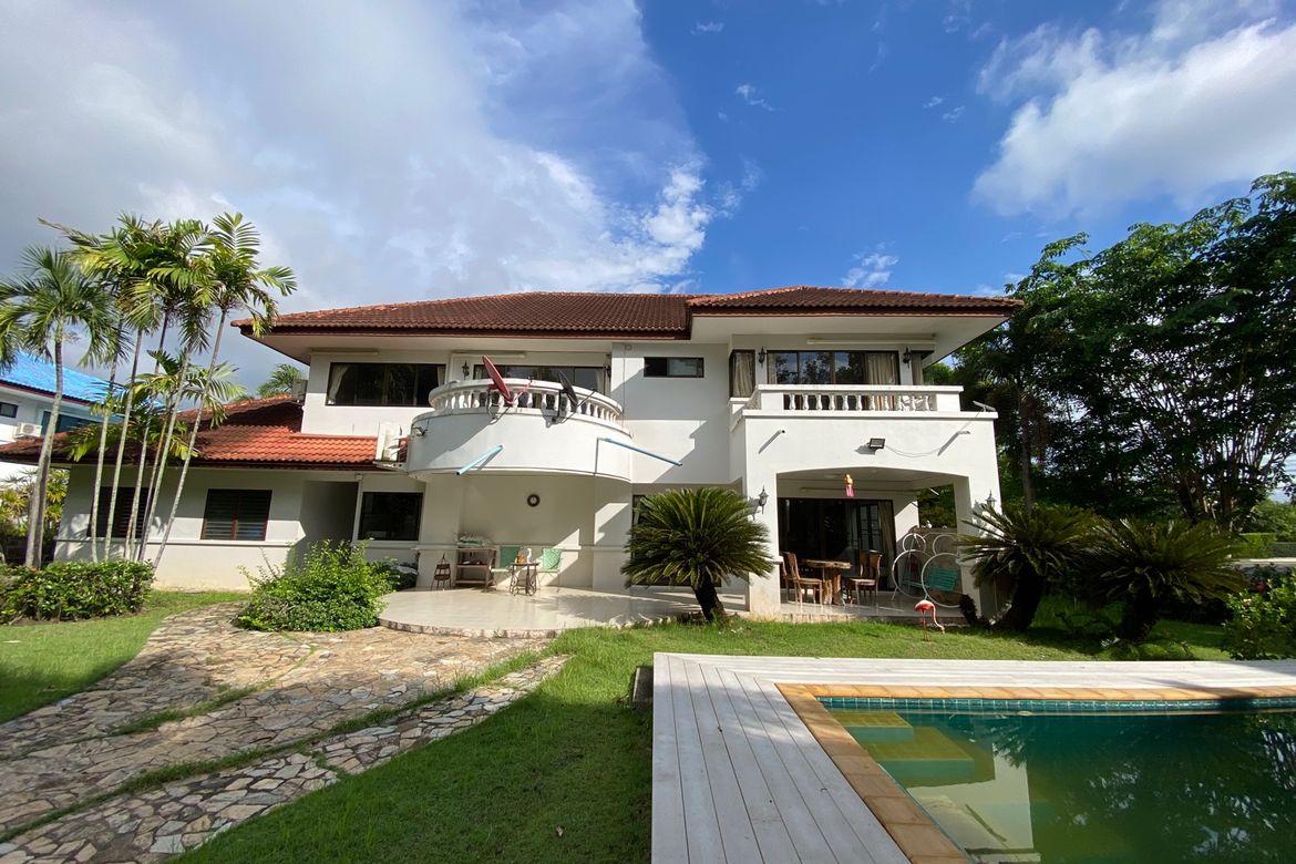 3-Bed Family Home with Private Pool for Rent in San Kamphaeng