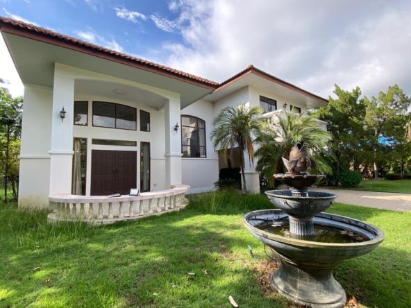 3-Bed Family Home with Private Pool for Rent in San Kamphaeng