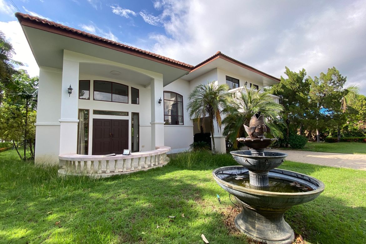 3-Bed Family Home with Private Pool for Rent in San Kamphaeng