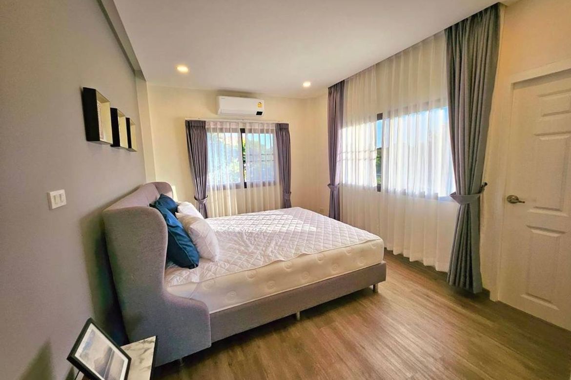 5 bed home with pool for rent in San Sai
