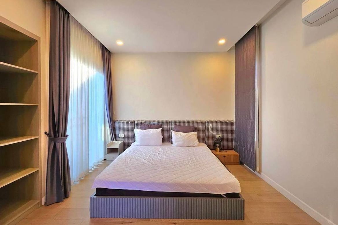 5 bed home with pool for rent in San Sai