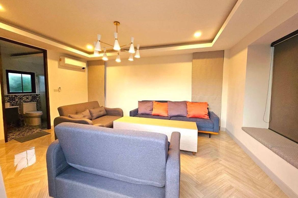 5 bed home with pool for rent in San Sai