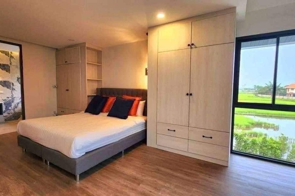 5 bed home with pool for rent in San Sai