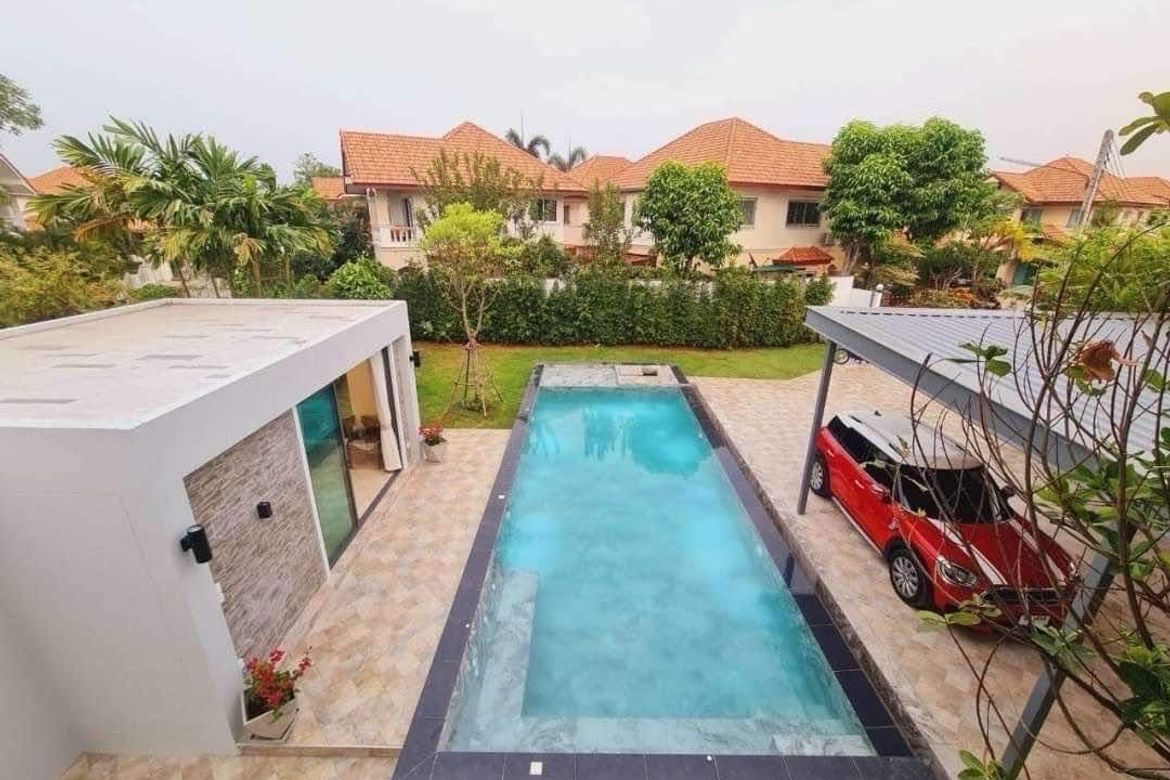 5 bed home with pool for rent in San Sai