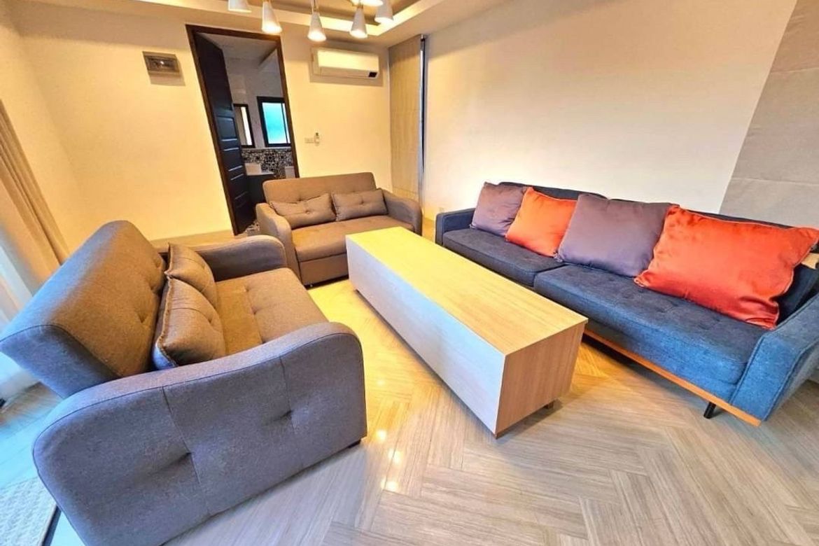 5 bed home with pool for rent in San Sai