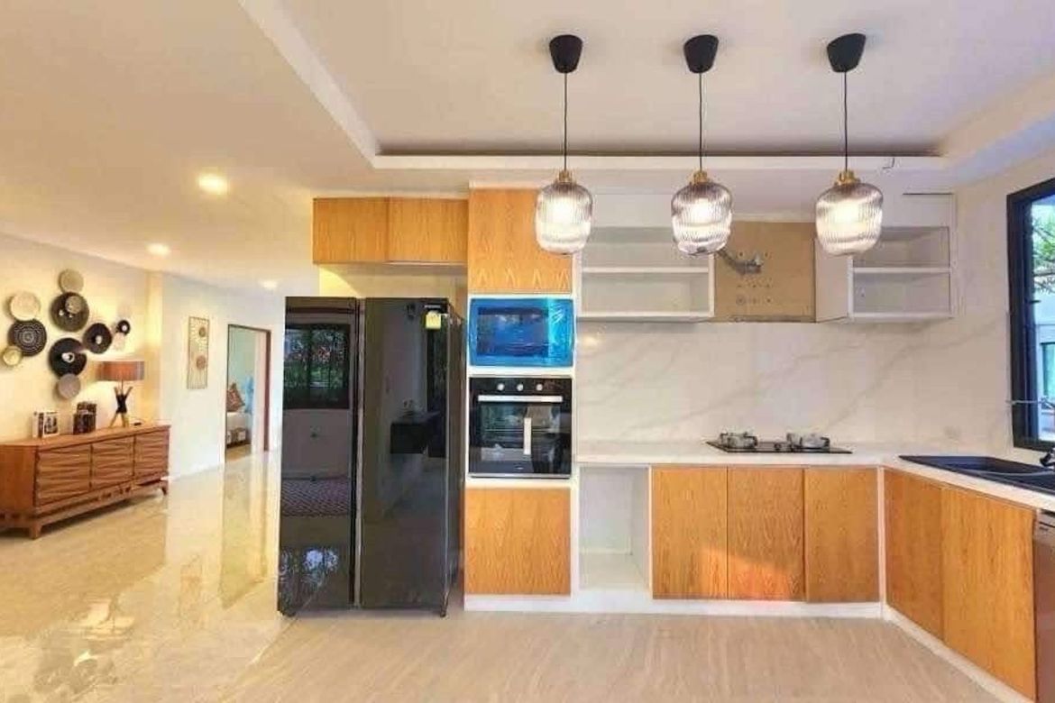 5 bed home with pool for rent in San Sai