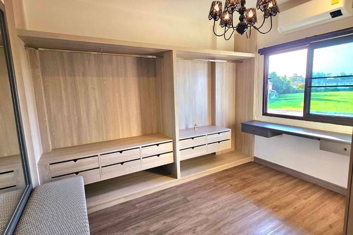 5 bed home with pool for rent in San Sai