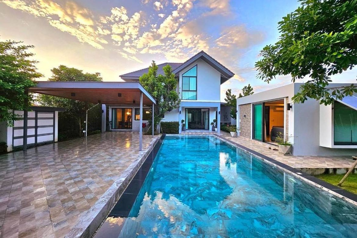 5 bed home with pool for rent in San Sai