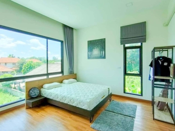 city center and Chiang Mai Airport.-CMB-CMB04690
