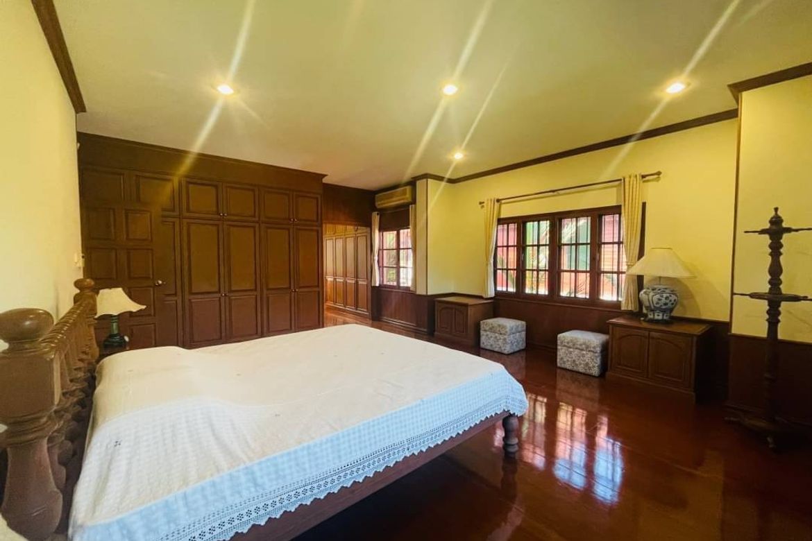 Applied Thai style house for sale. Built with golden teak behind the house next to the lake In a quality project