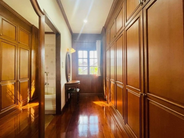 Applied Thai style house for sale. Built with golden teak behind the house next to the lake In a quality project