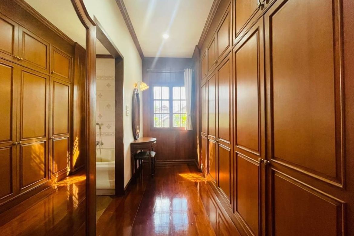 Applied Thai style house for sale. Built with golden teak behind the house next to the lake In a quality project