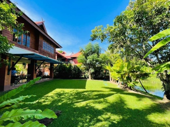 Applied Thai style house for sale. Built with golden teak behind the house next to the lake In a quality project