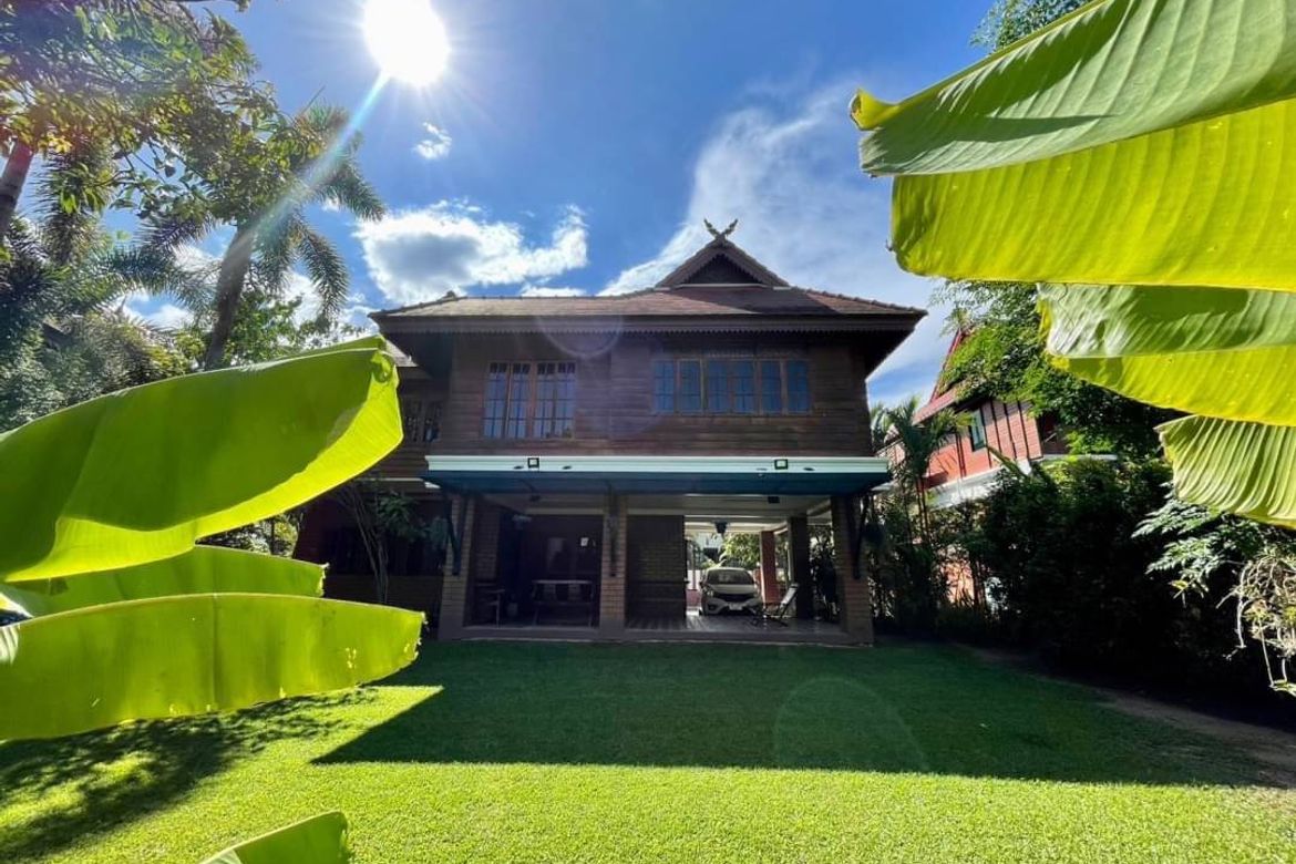 Applied Thai style house for sale. Built with golden teak behind the house next to the lake In a quality project