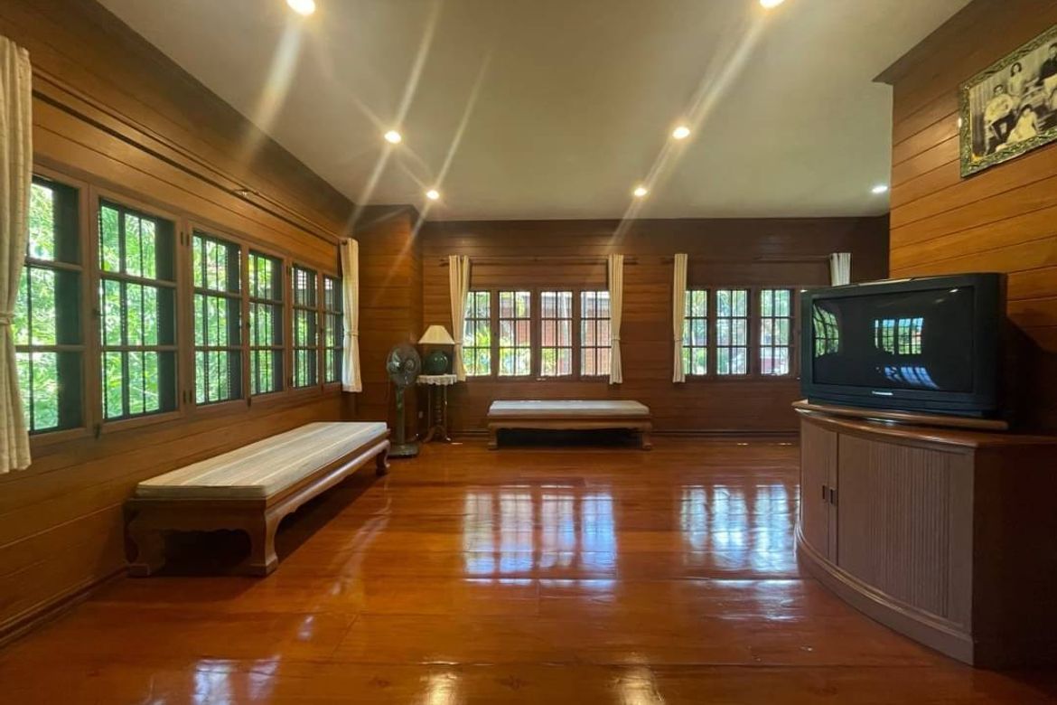 Applied Thai style house for sale. Built with golden teak behind the house next to the lake In a quality project