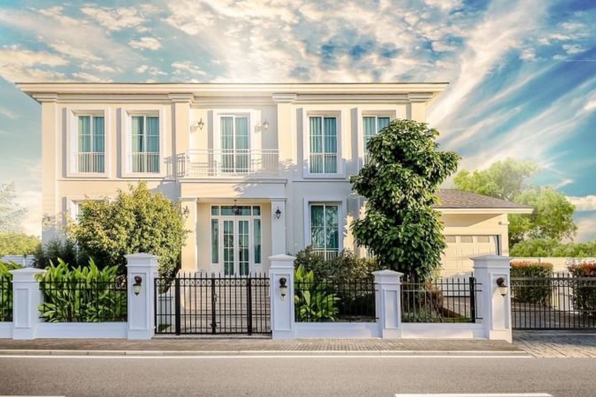 4 Bedroom House for sale-CMB-CMB04629