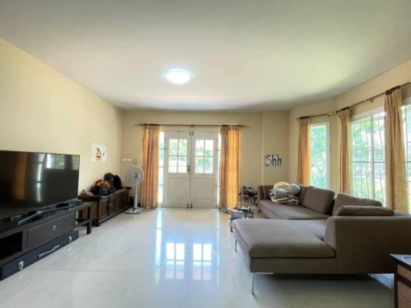 House for sale in the Home in Park project . Located within a very popular community in Nong Khwai Sub- District