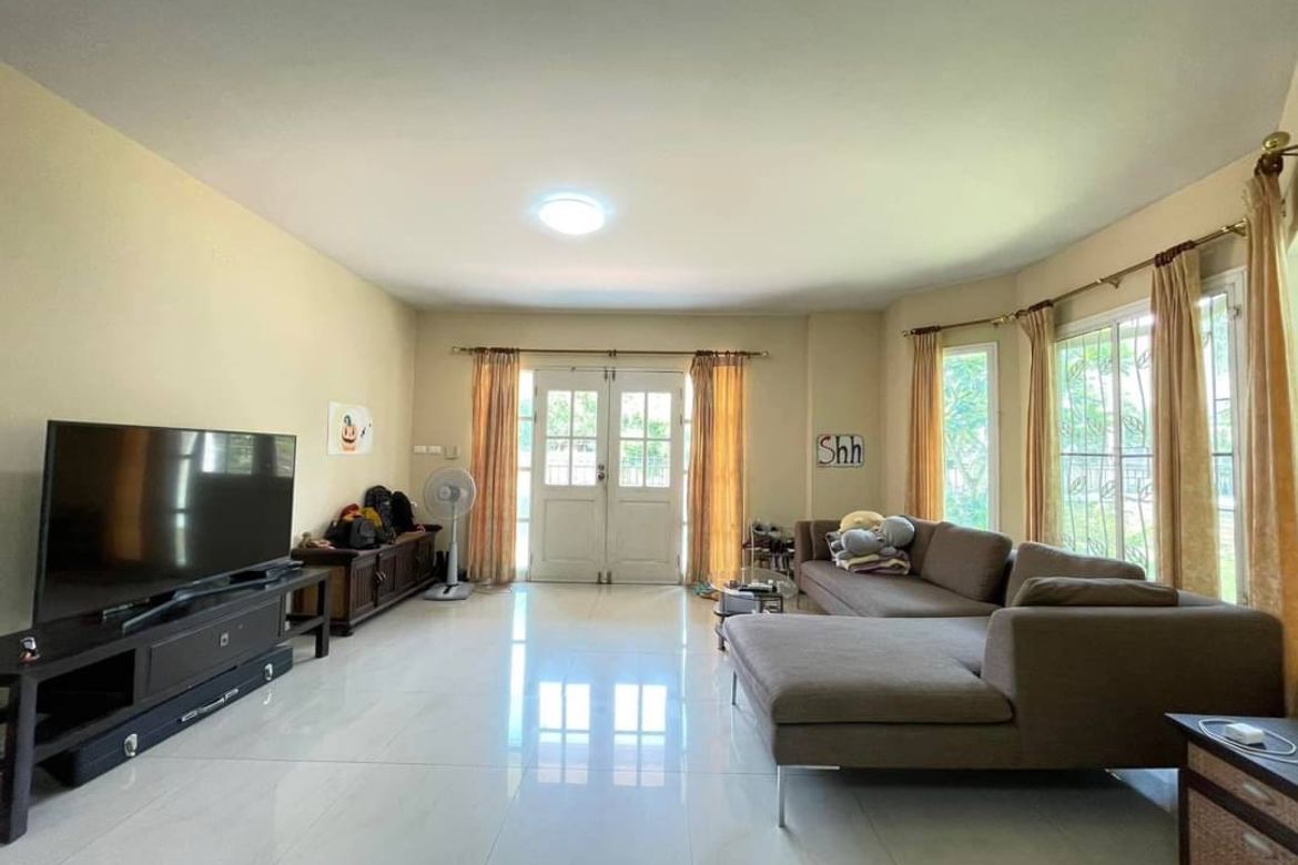 House for sale in the Home in Park project . Located within a very popular community in Nong Khwai Sub- District