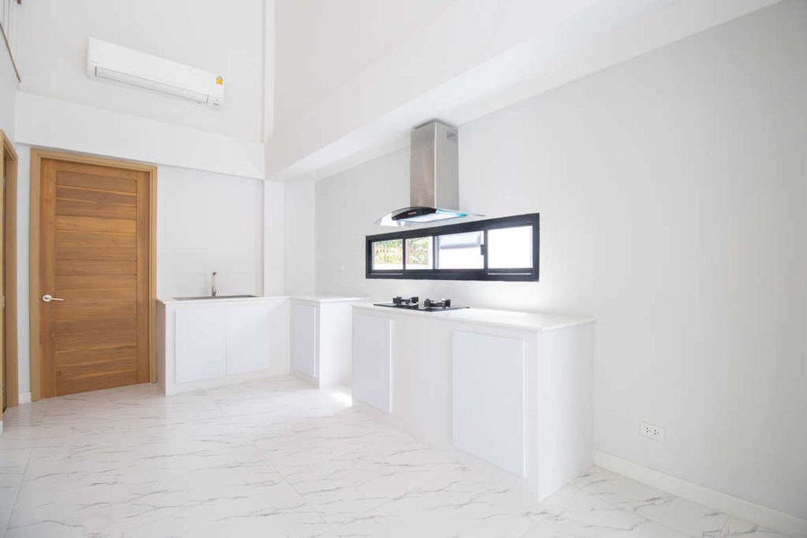 5 Bedrooms Modern Pool Villa in Moo Baan World Club Land