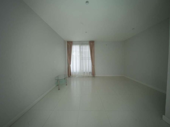 5 Bedrooms Modern Pool Villa in Moo Baan World Club Land