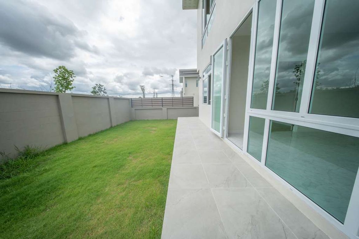 For Sale: Beautiful House with 5 Bedrooms in "Kunlaphan Ville9 "