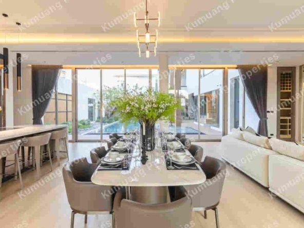 Luxury Home 5 Bedrooms in World Club Land Village